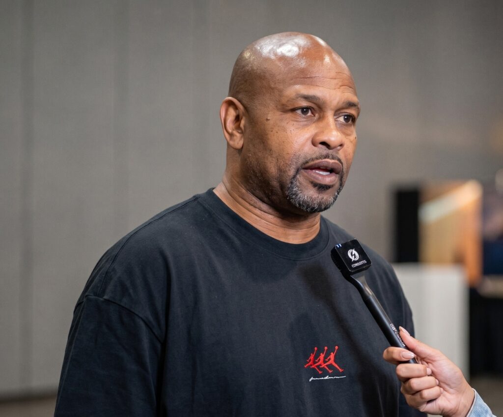 Roy Jones Jr Says Fighters Will Have To “Kiss Their Ass” Under Zuffa System
