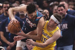 Lakers again falter after halftime in Game 2 loss to the Thunder