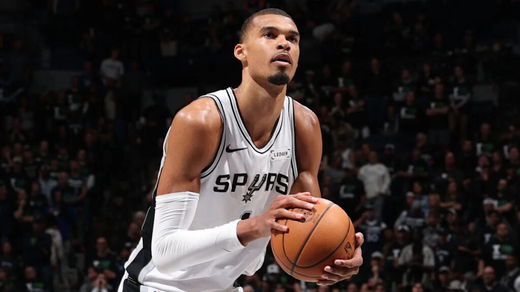 Spurs and Knicks win on road in Conference semis