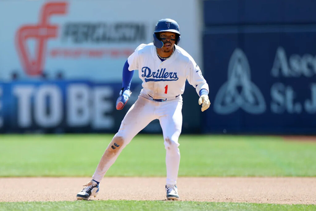 Dodgers prospect Kendall George may have sustained serious knee injury while avoiding team’s bat dog Dodgers prospect Kendall George may have sustained serious knee injury while avoiding team’s bat dog