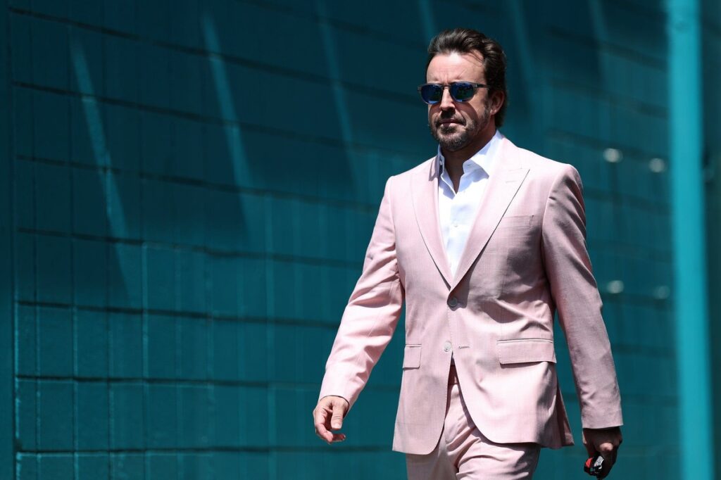 Alonso sets date for decision on F1 future as retirement talk intensifies