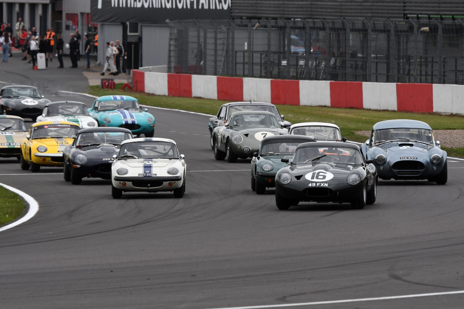 Halusa and Ames (r) won Pall Mall Cup enduro after starter trouble for the leading Elan (l) of Kay and Mooney