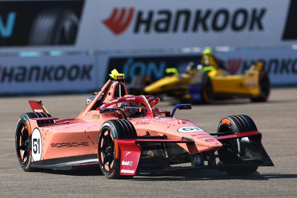 Muller scores maiden win in Porsche’s home race