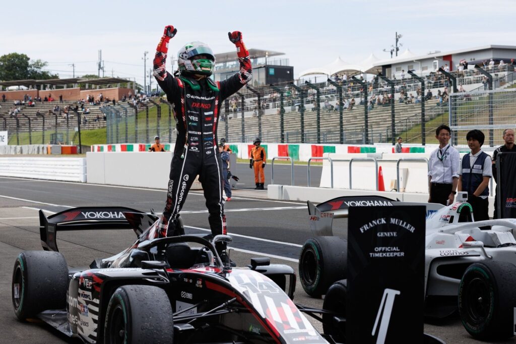 Fukuzumi sees off Iwasa for Rookie Racing’s first win Fukuzumi sees off Iwasa for Rookie Racing’s first win