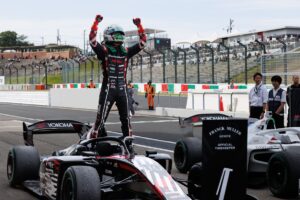 Fukuzumi sees off Iwasa for Rookie Racing’s first win Fukuzumi sees off Iwasa for Rookie Racing’s first win