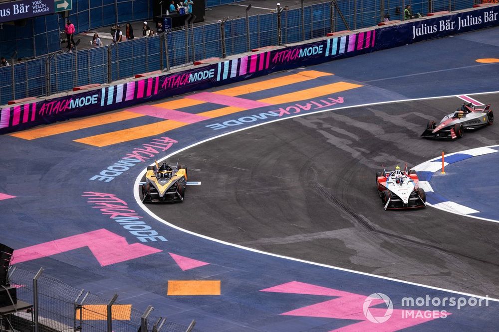 Norman Nato, Andretti Global, Porsche 99X Electric Gen3, Edoardo Mortara, Mahindra Racing, Mahindra M9Electro, as Sam Bird, NEOM McLaren Formula E Team, e-4ORCE 04, enters the Attack Zone