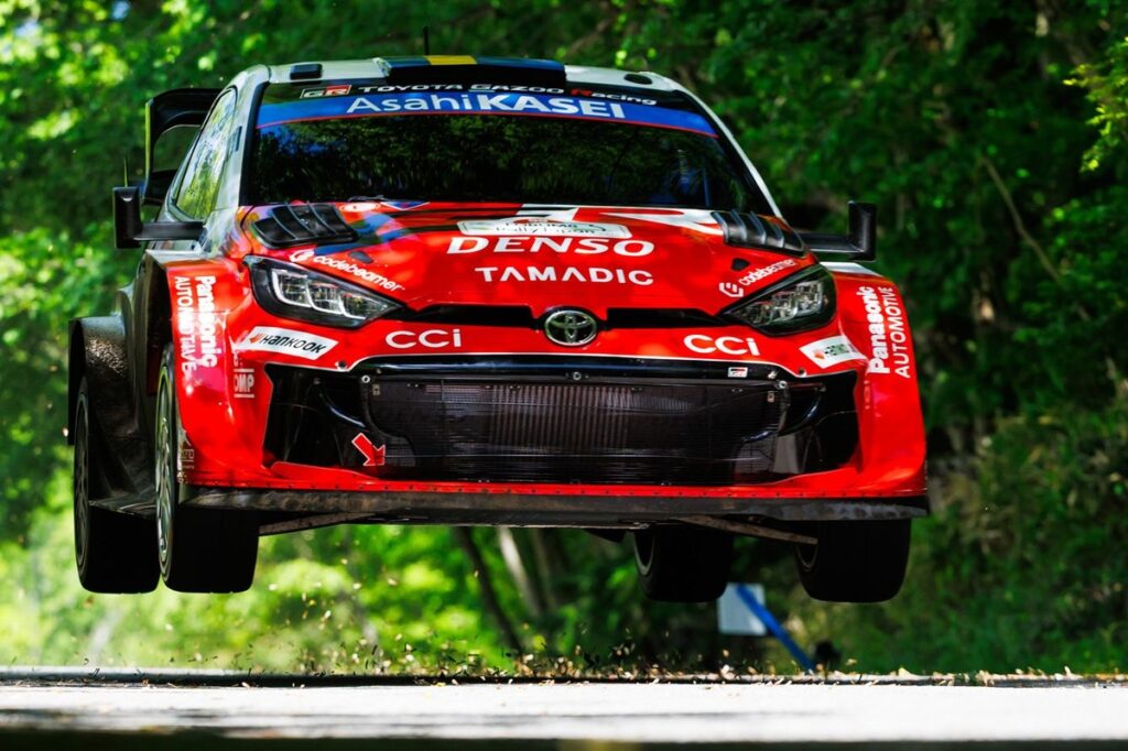 Solberg heaps pressure on leader Evans, as Ogier struggles Solberg heaps pressure on leader Evans, as Ogier struggles
