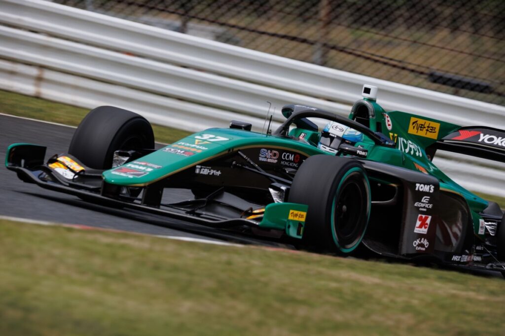 Fenestraz wins chaotic opening race Fenestraz wins chaotic opening race