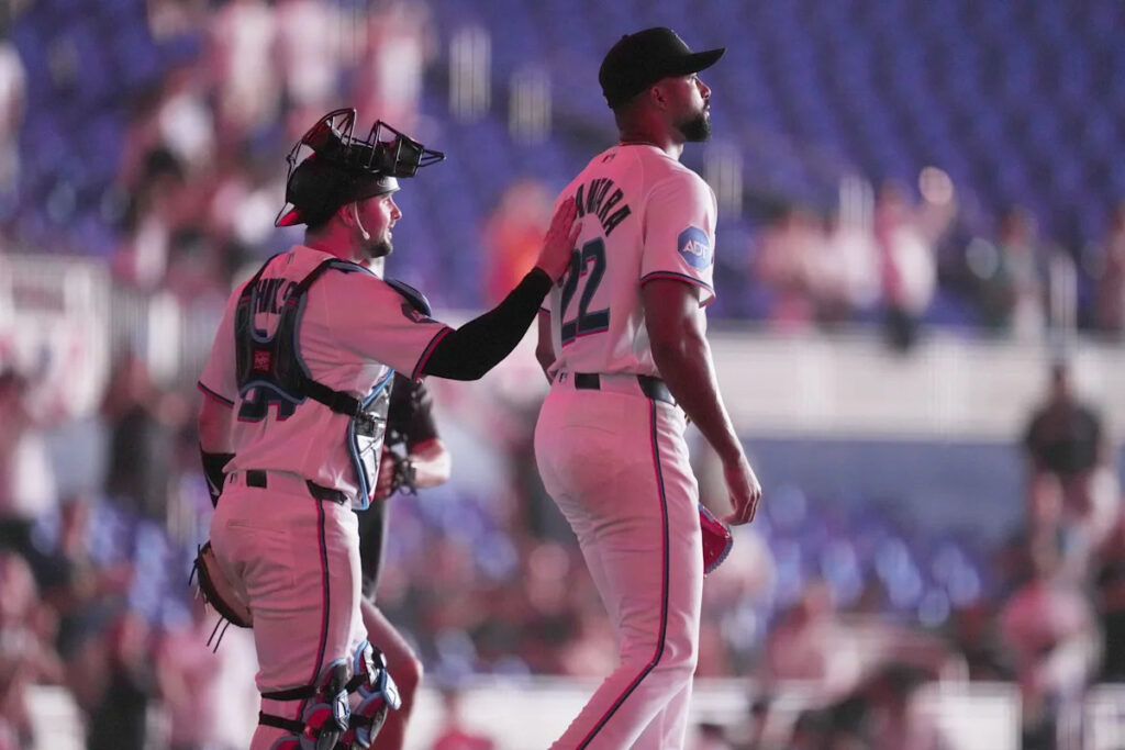Who calls pitches in MLB? Pushing buttons now an analytics battleground