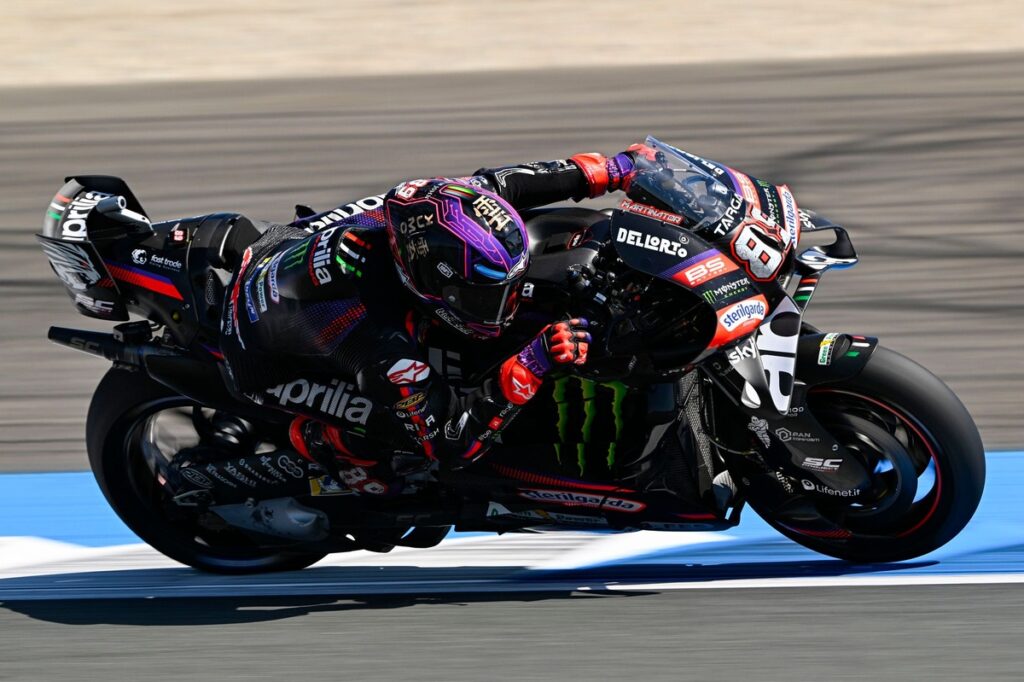 Martin tops Aprilia 1-2-3-4 in qualifying