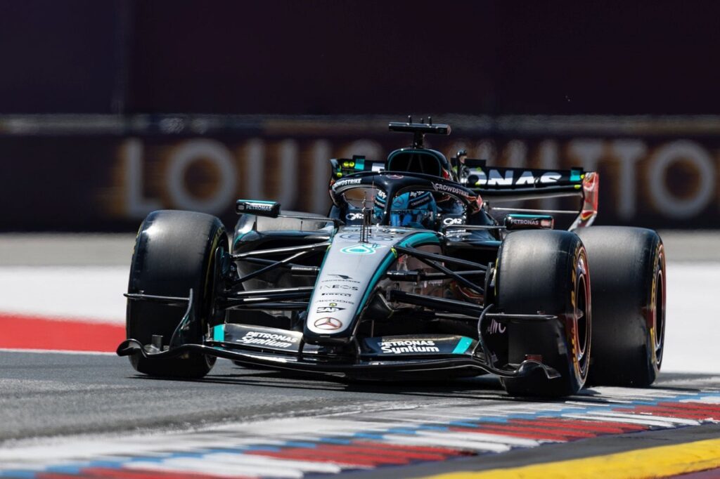 Russell beats Antonelli to top spot in final practice