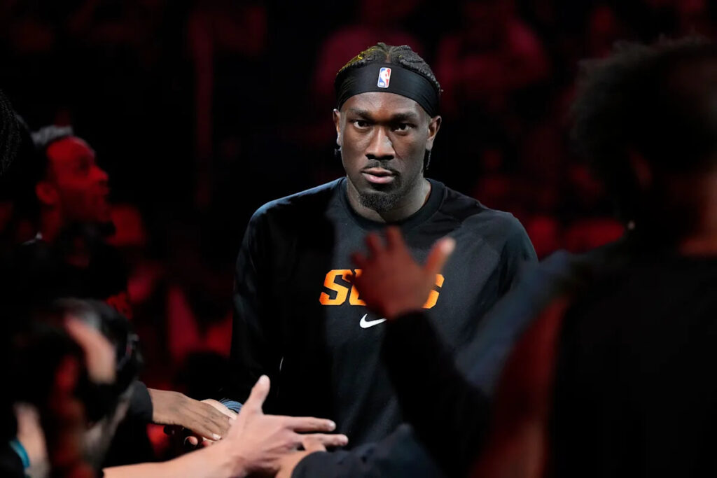 Suns finalizing deal to bring back Mark Williams on  million, 3-year deal, AP source says
