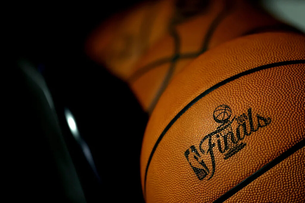 NBA Finals: Iconic Larry O’Brien Trophy decal returning to Knicks, Spurs courts for first time since 2009 NBA Finals: Iconic Larry O’Brien Trophy decal returning to Knicks, Spurs courts for first time since 2009