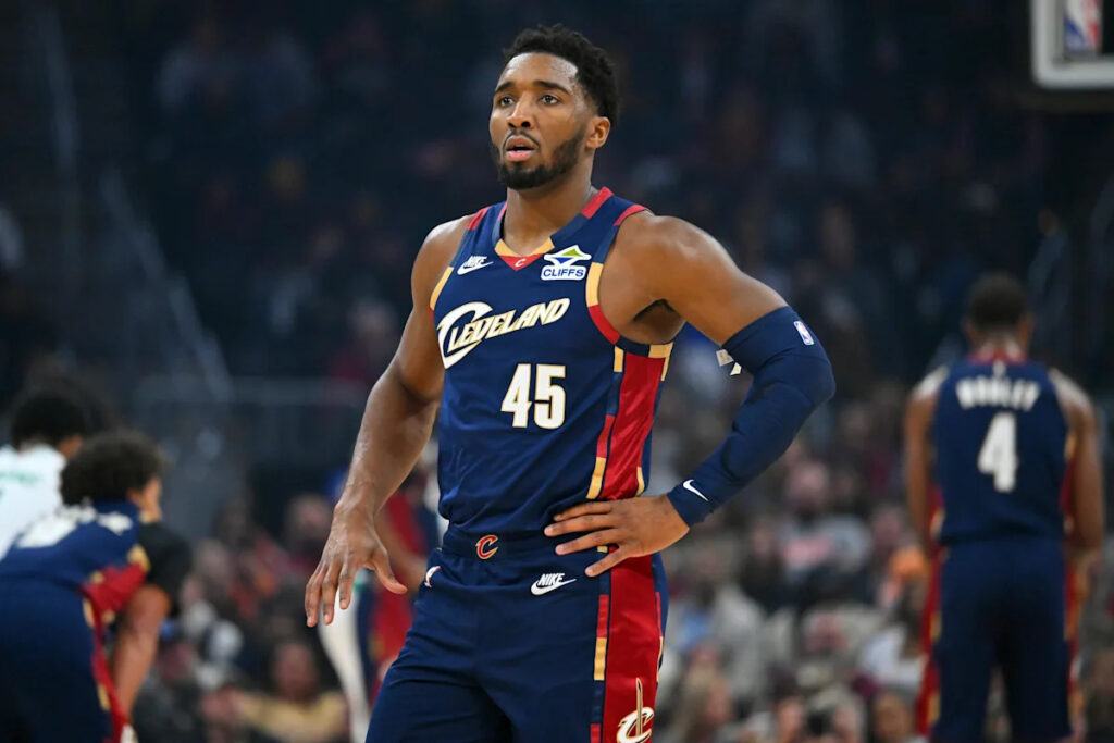 Report: Donovan Mitchell not expected to sign extension this summer Report: Donovan Mitchell not expected to sign extension this summer