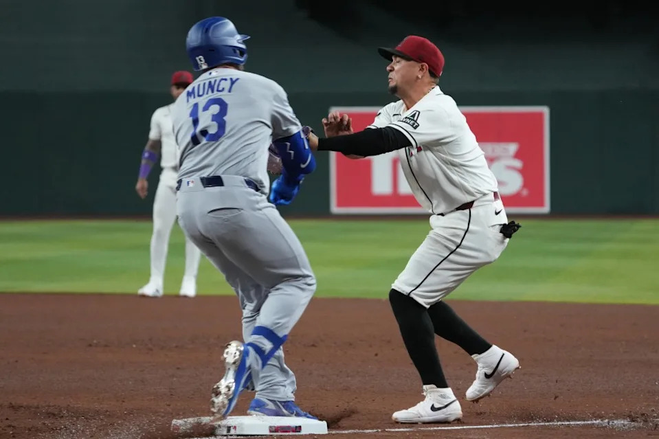 Los Angeles Dodgers’ Max Muncy and Arizona Diamondbacks first baseman Ildemaro Vargas collide on a play in the fifth inning. AP Photo/Rick Scuteri