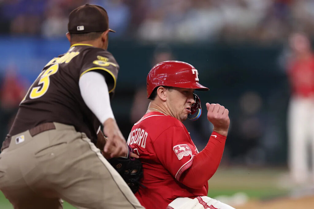 36-40 – Rangers fall apart late for 6-4 loss to Padres in 10 36-40 – Rangers fall apart late for 6-4 loss to Padres in 10