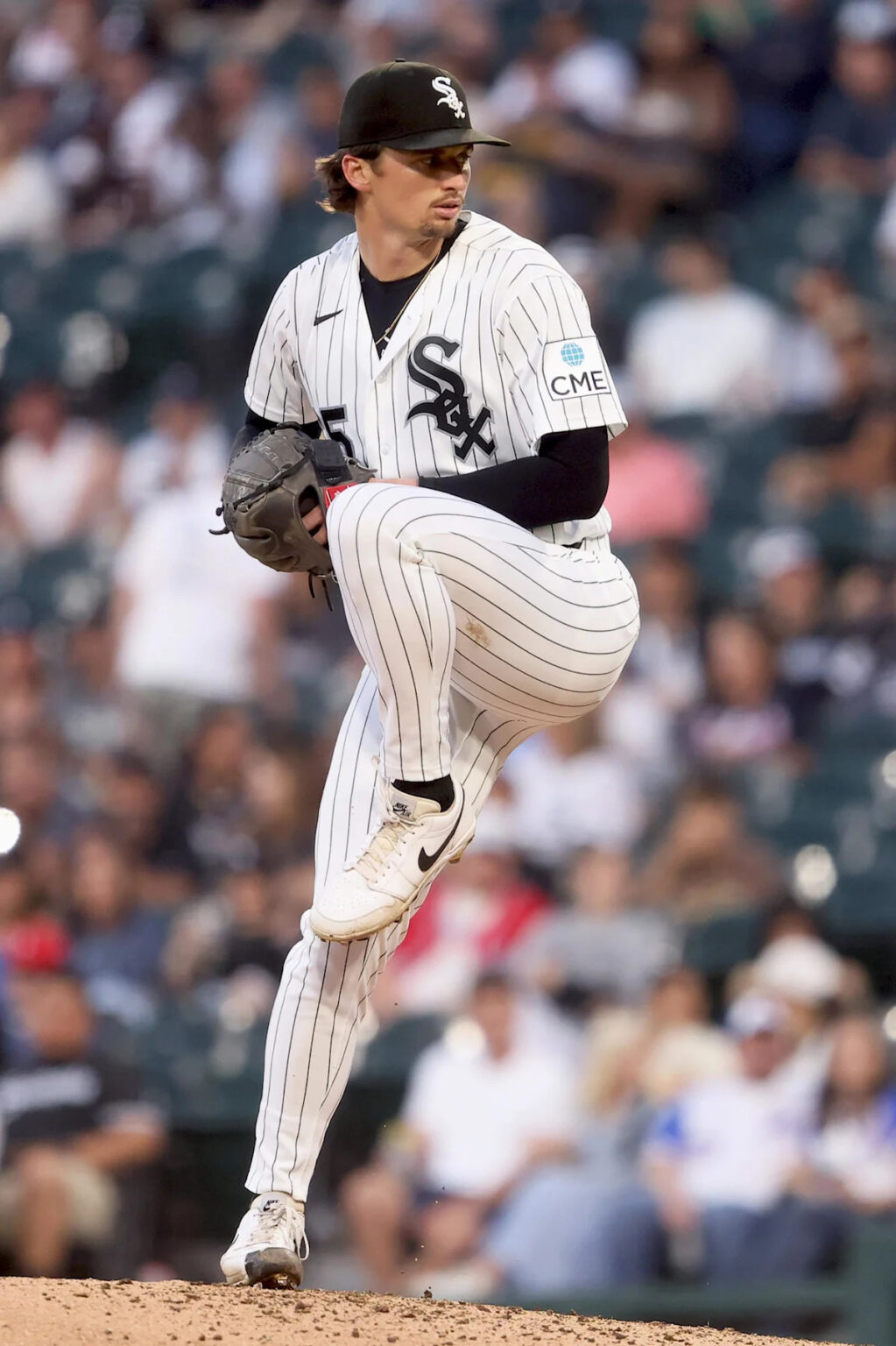 First place feels pretty good: White Sox edge Braves, 2-1
