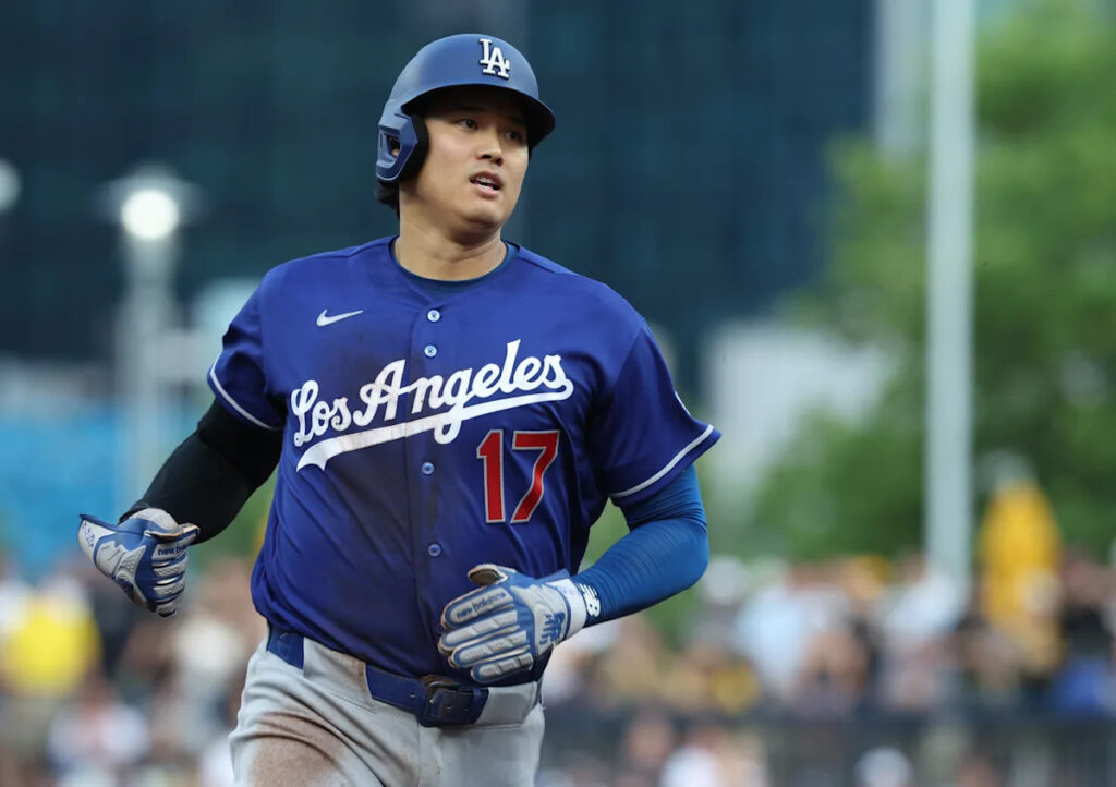 Shohei Ohtani exits Dodgers-Pirates with left knee inflammation Shohei Ohtani exits Dodgers-Pirates with left knee inflammation