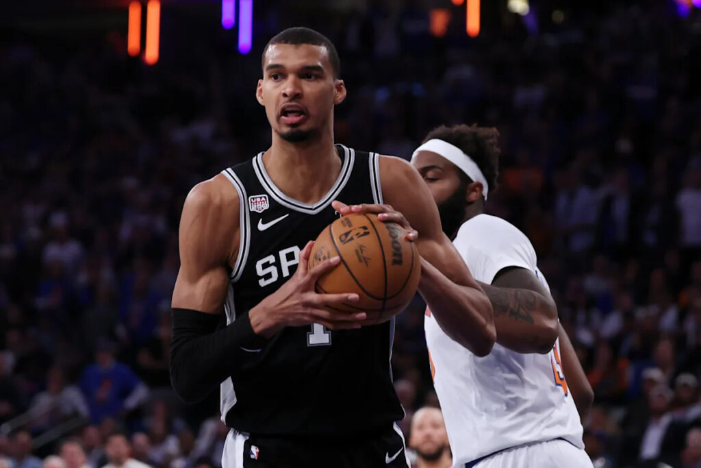 Videos appear to show Knicks fans throwing objects at Victor Wembanyama, Spurs at team hotel after Game 4 Videos appear to show Knicks fans throwing objects at Victor Wembanyama, Spurs at team hotel after Game 4
