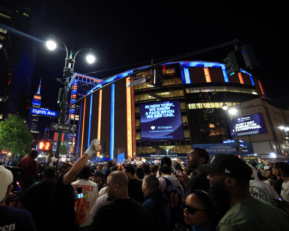 Knicks tell fans to arrive at least two hours early for NBA finals Game 3 due to Trump’s attendance Knicks tell fans to arrive at least two hours early for NBA finals Game 3 due to Trump’s attendance