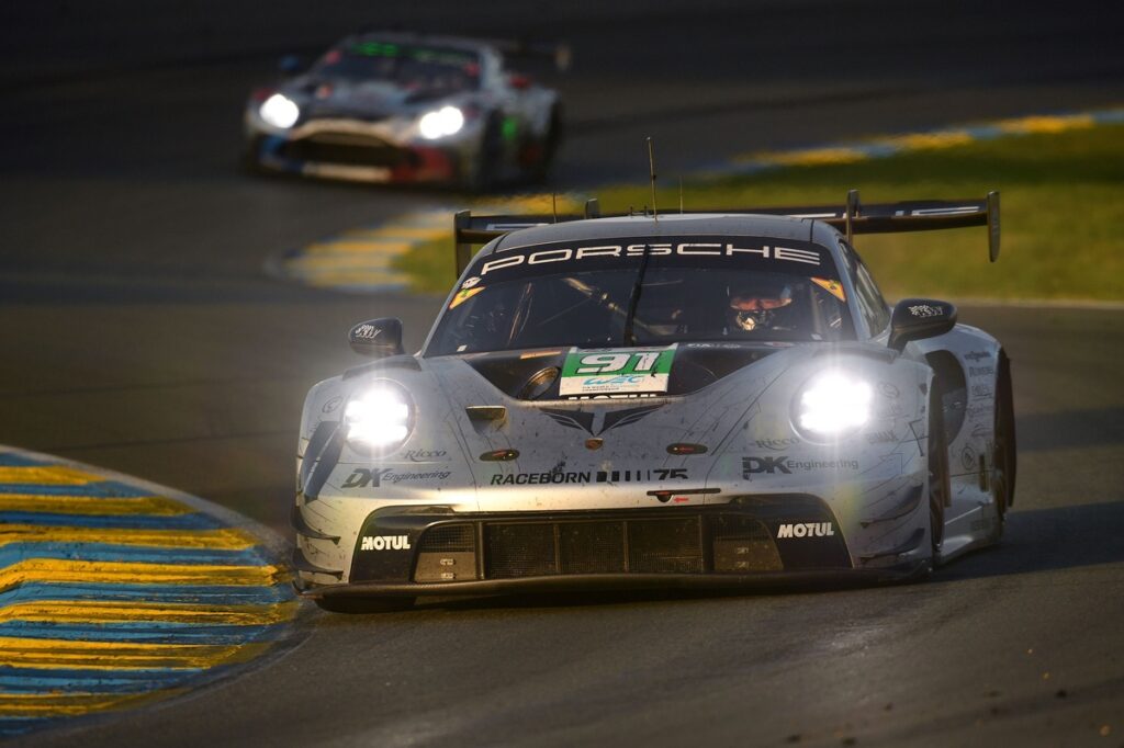 BMW in lead as Porsche crash triggers safety car BMW in lead as Porsche crash triggers safety car