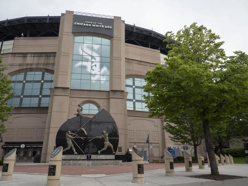 Chicago crushes the Royals so badly that we have a civic duty to turn this game off