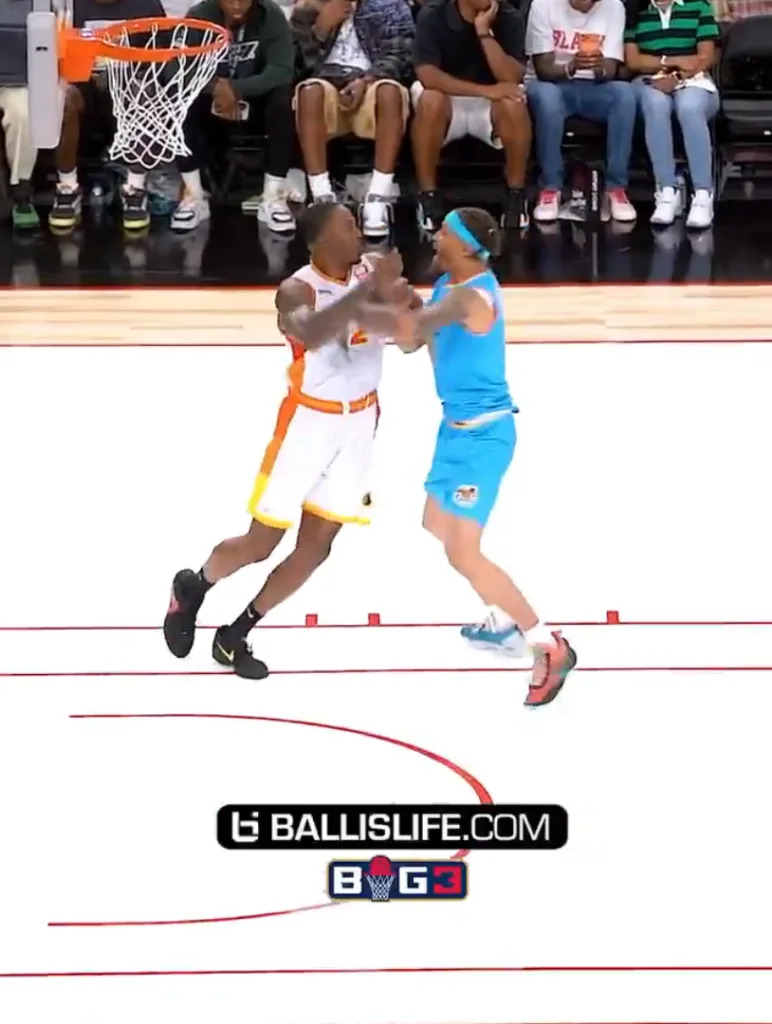 Michael Beasley gets into it with Dwight Howard, which leads to his ejection. X @ES_sportsnews