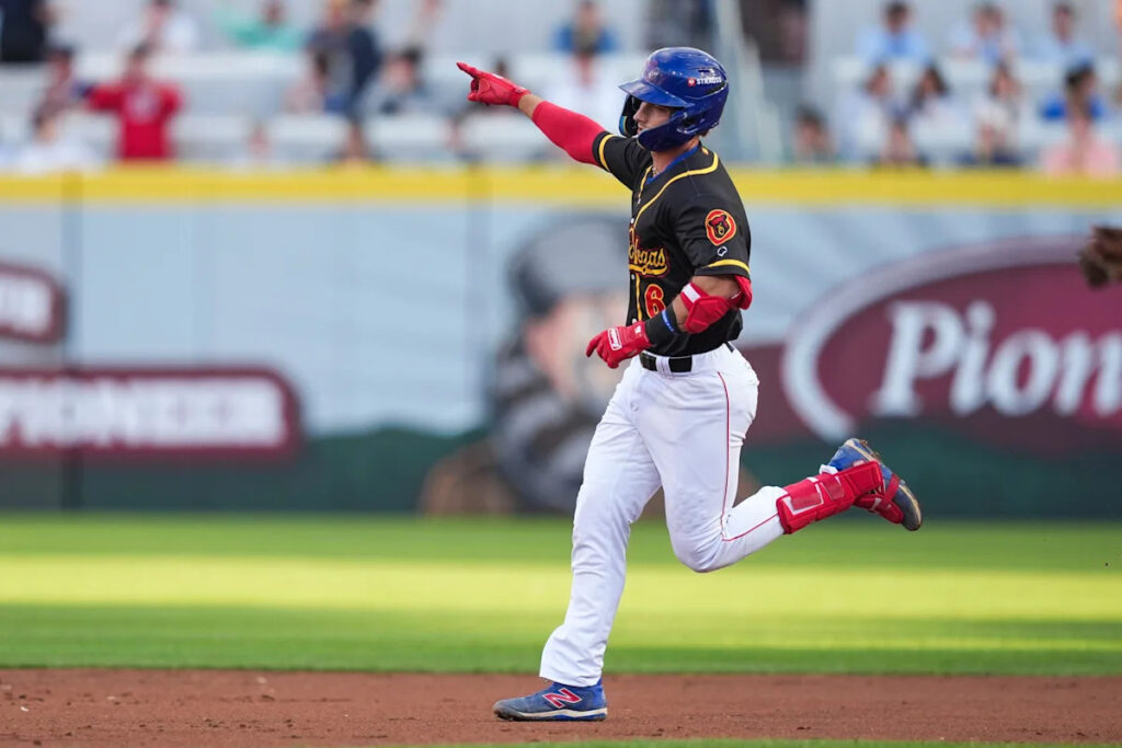Cubs Minor League Wrap: Three HRs lead Smokies past Lookouts Cubs Minor League Wrap: Three HRs lead Smokies past Lookouts