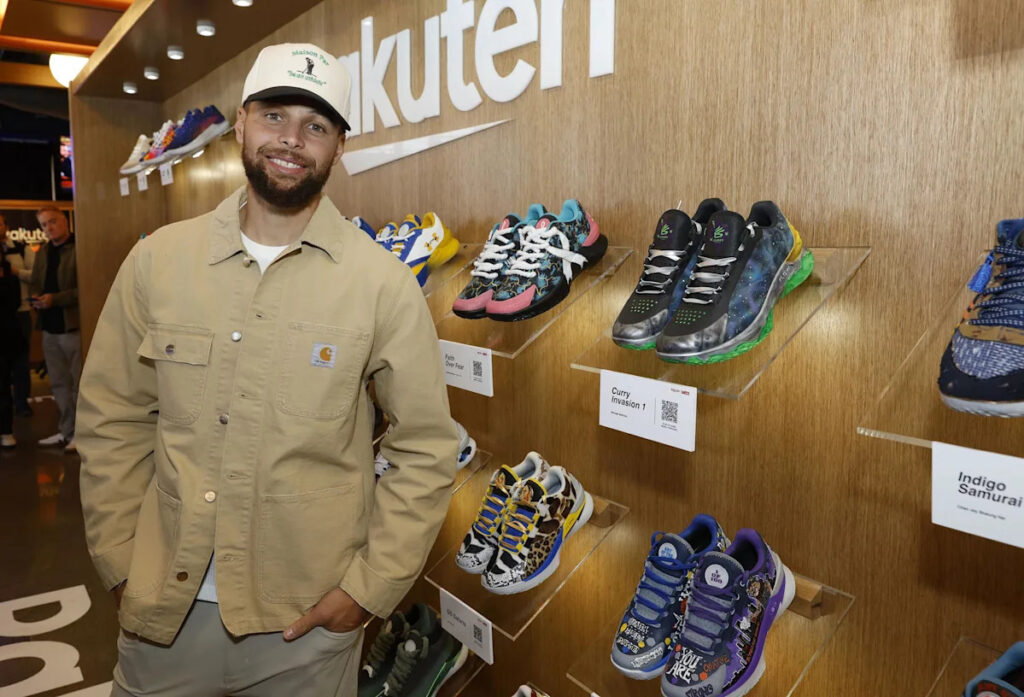 Warriors Steph Curry signs 10-year shoe deal with Li-Ning