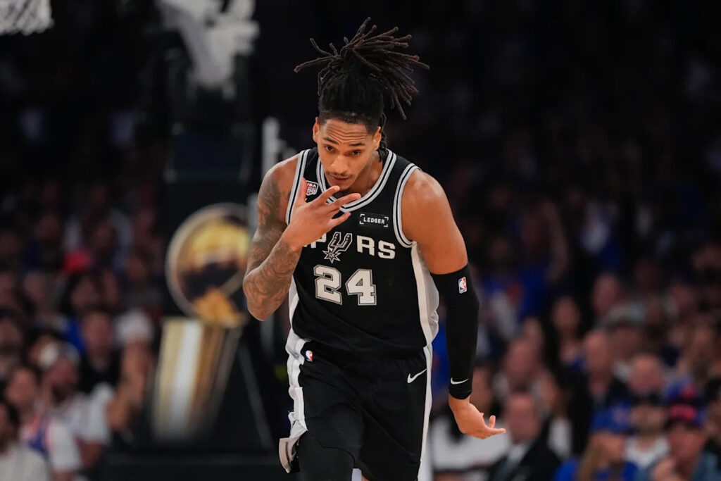 NBA Finals: Spurs hit record 14 3-pointers in dominant first half vs. Knicks in Game 4 NBA Finals: Spurs hit record 14 3-pointers in dominant first half vs. Knicks in Game 4