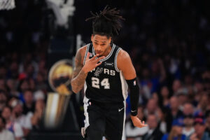 NBA Finals: Spurs hit record 14 3-pointers in dominant first half vs. Knicks in Game 4 NBA Finals: Spurs hit record 14 3-pointers in dominant first half vs. Knicks in Game 4