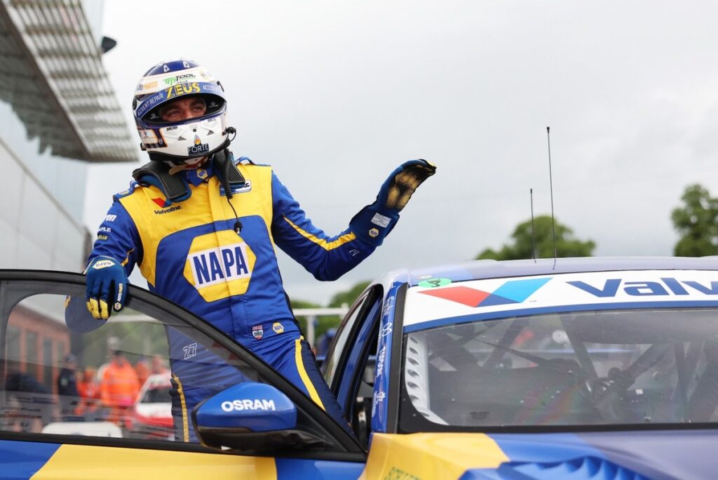 Cammish beats Cook to victory in opener Cammish beats Cook to victory in opener