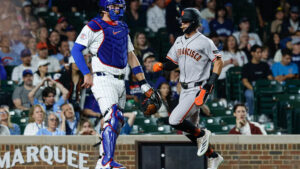 Chapman’s 10th-inning single gives the Giants a 2-1 win over the Cubs