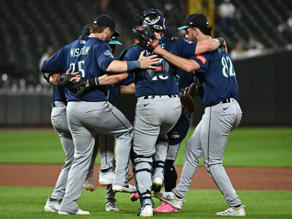 Mariners go down to Birdland Mariners go down to Birdland