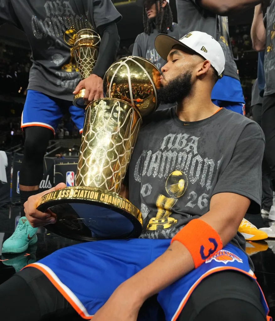 <a class="link " href="https://sports.yahoo.com/nba/players/5432/" data-i13n="sec:content-canvas;subsec:anchor_text;elm:context_link" data-ylk="slk:Karl-Anthony Towns;sec:content-canvas;subsec:anchor_text;elm:context_link;itc:0" data-yga="{"yLinkElement":"context_link","yModuleName":"content-canvas","yLinkText":"Karl-Anthony Towns","ySubModuleName":"anchor_text","yHasCommerce":false}">Karl-Anthony Towns</a> #32 of the New York Knicks poses for a photo with the Larry O’Brien Championship Trophy. NBAE via Getty Images