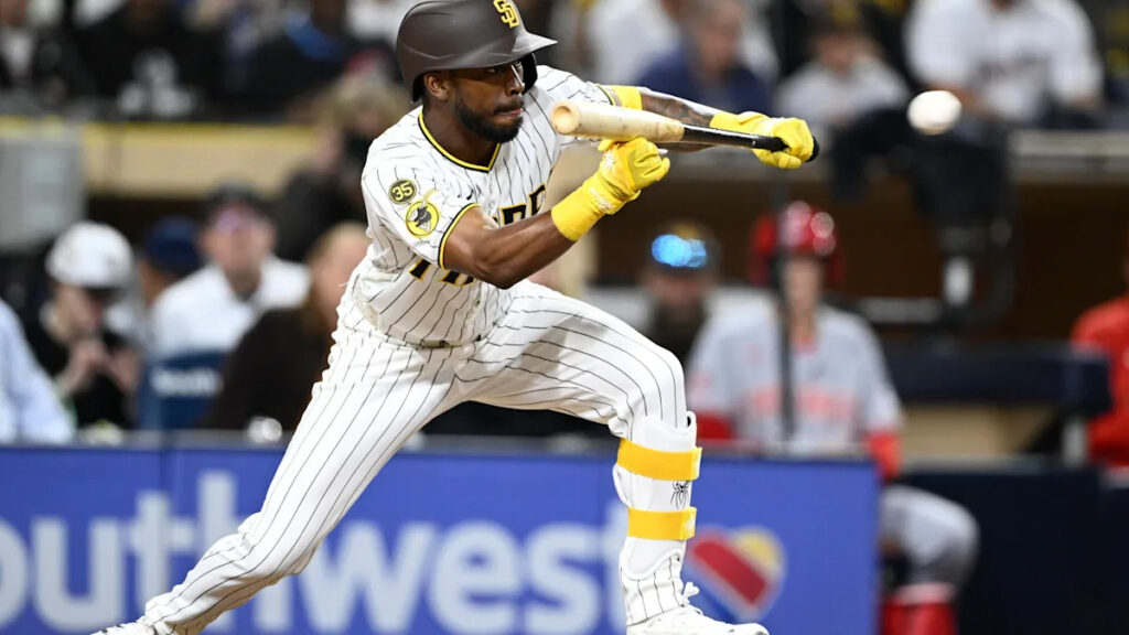 Padres rally for 6-2 win after the Reds botch 3 straight bunts in the 7th inning Padres rally for 6-2 win after the Reds botch 3 straight bunts in the 7th inning