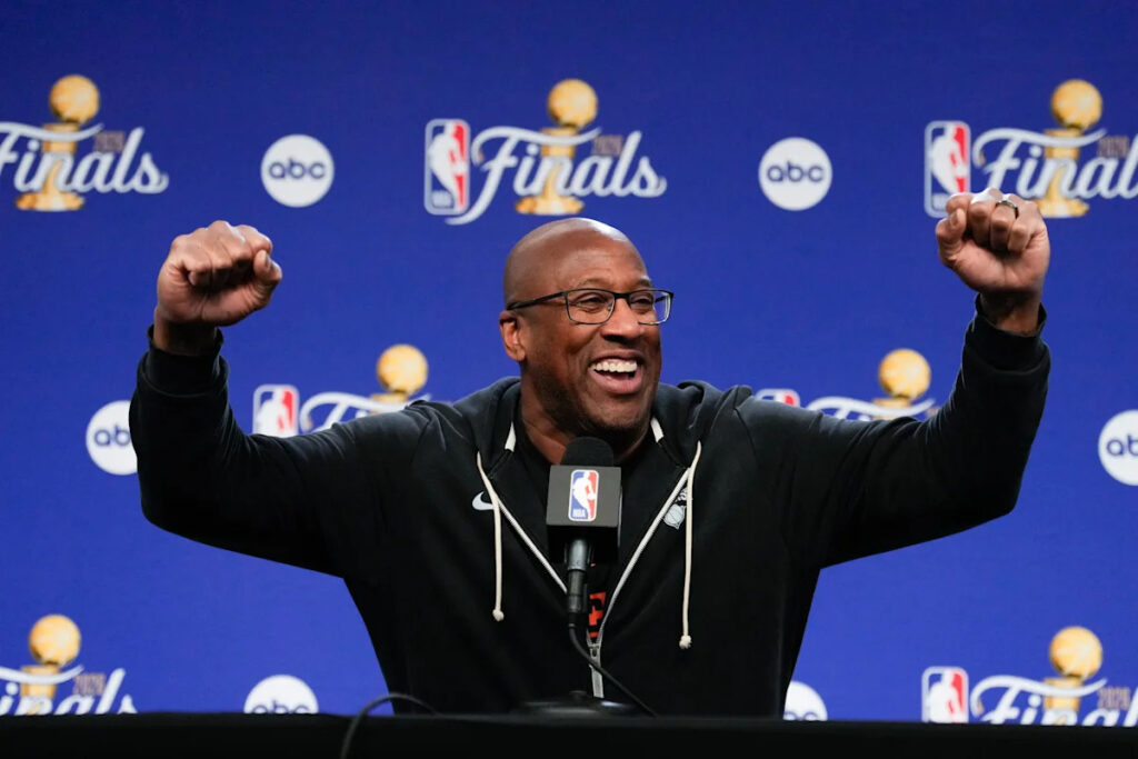 From Ben Stiller to Fat Joe, the Knicks’ celebrity fans get to work at NBA Finals practice From Ben Stiller to Fat Joe, the Knicks’ celebrity fans get to work at NBA Finals practice