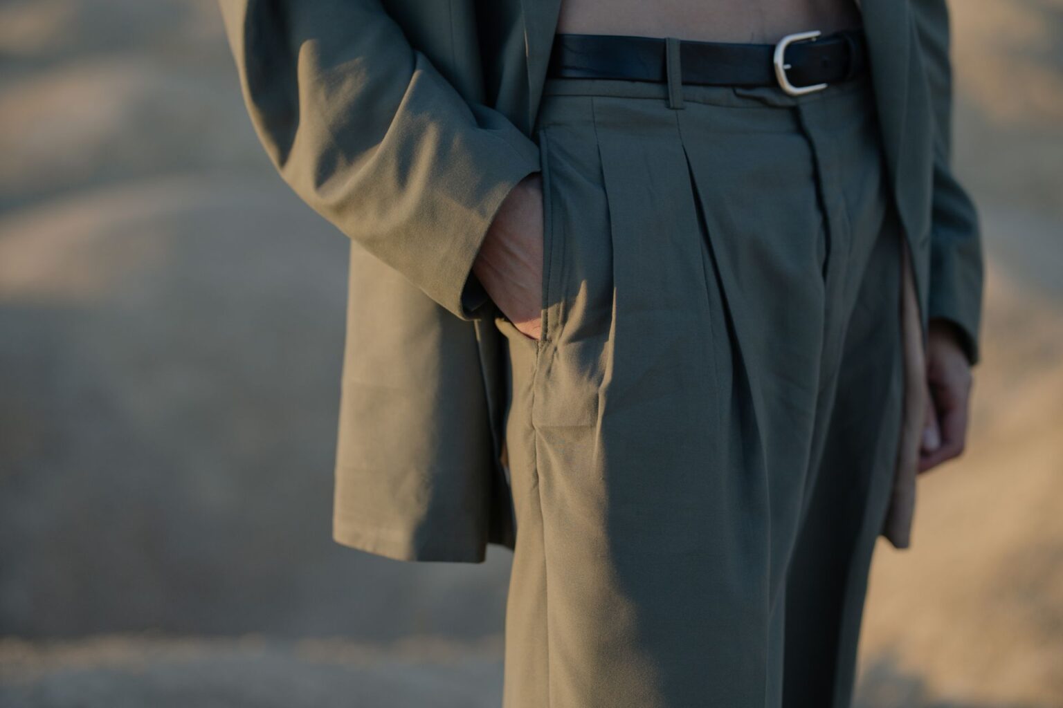 The Return of the Tapered Volume: Why Pleats are the Secret to Modern Comfort