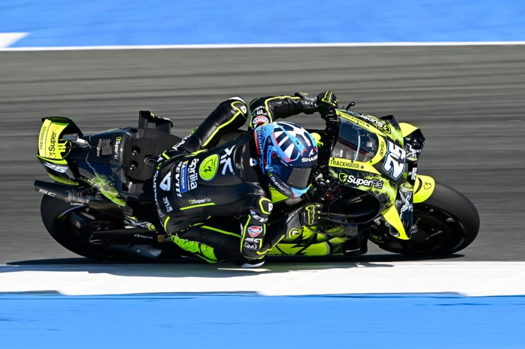 Fernandez leads Trackhouse Aprilia 1-2, Bezzecchi battles back to fourth