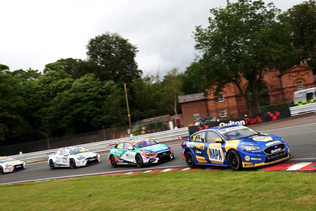 BTCC Oulton Park: Sutton dominates second race BTCC Oulton Park: Sutton dominates second race
