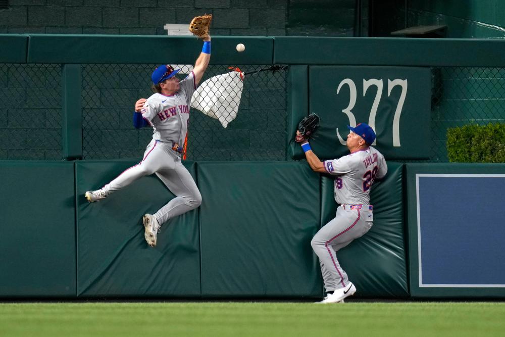 ‘Like pulling a tractor trailer’: what it’s like to play on an awful MLB team ‘Like pulling a tractor trailer’: what it’s like to play on an awful MLB team