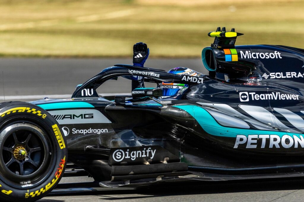 Antonelli takes pole position, Russell down in fourth