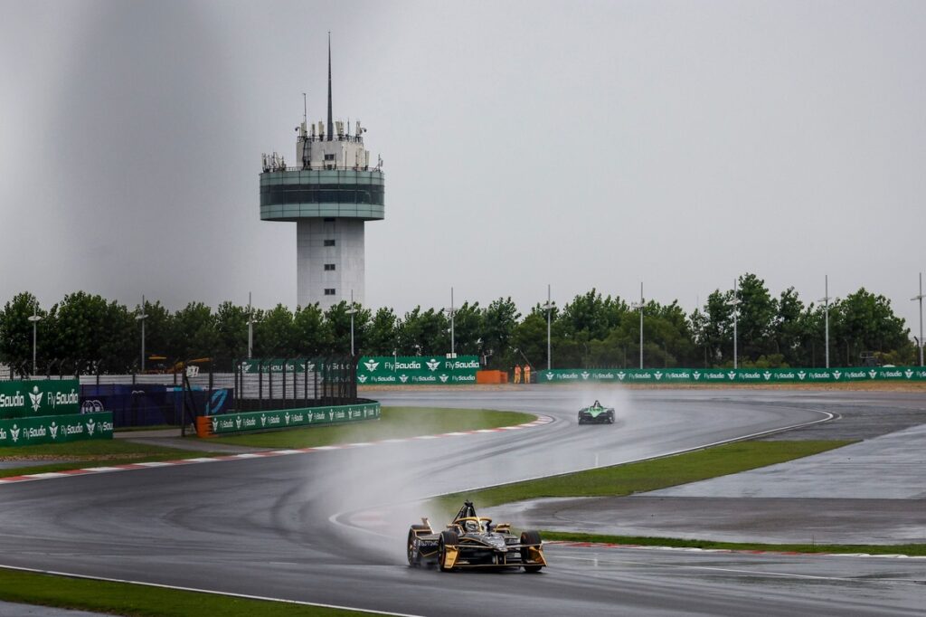DS Penske shines in the rain in second Formula Shanghai E-Prix DS Penske shines in the rain in second Formula Shanghai E-Prix