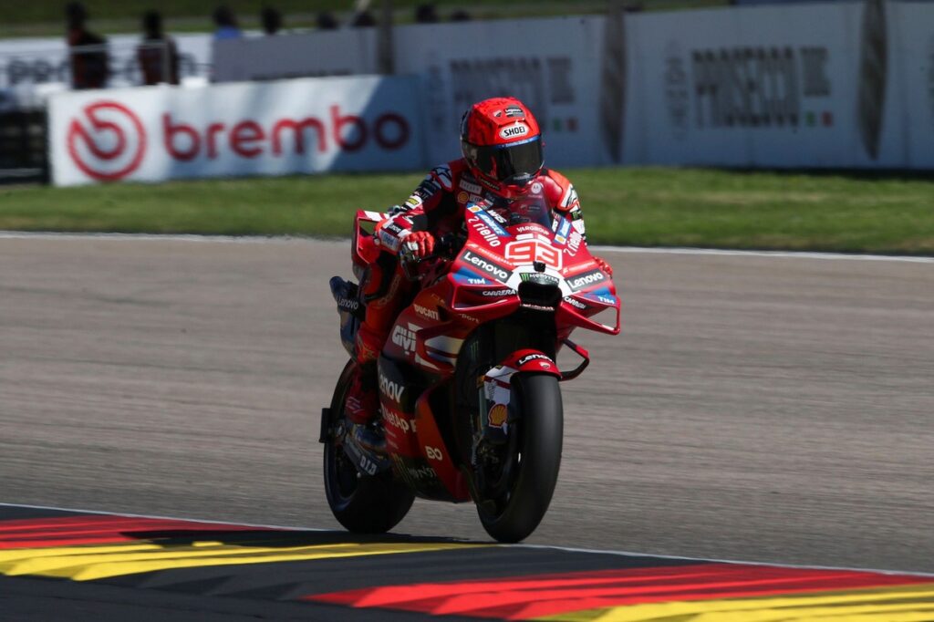 Marquez leads Ducati’s qualifying domination as Bezzecchi crashes Marquez leads Ducati’s qualifying domination as Bezzecchi crashes