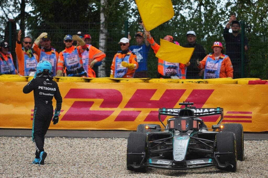 Russell slams “dangerous” battery issue before Hamilton Belgian GP clash Russell slams “dangerous” battery issue before Hamilton Belgian GP clash