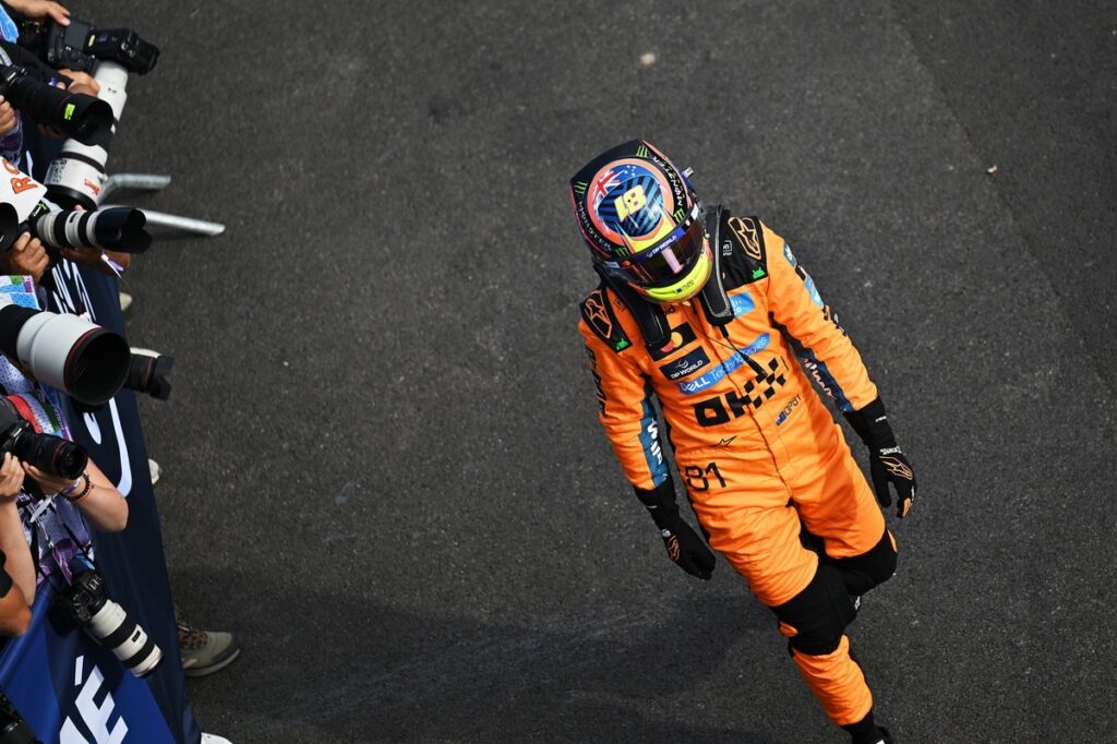 Piastri slams “unacceptable” Sainz blue-flag incident, accepts McLaren strategy in Hungarian GP Piastri slams “unacceptable” Sainz blue-flag incident, accepts McLaren strategy in Hungarian GP