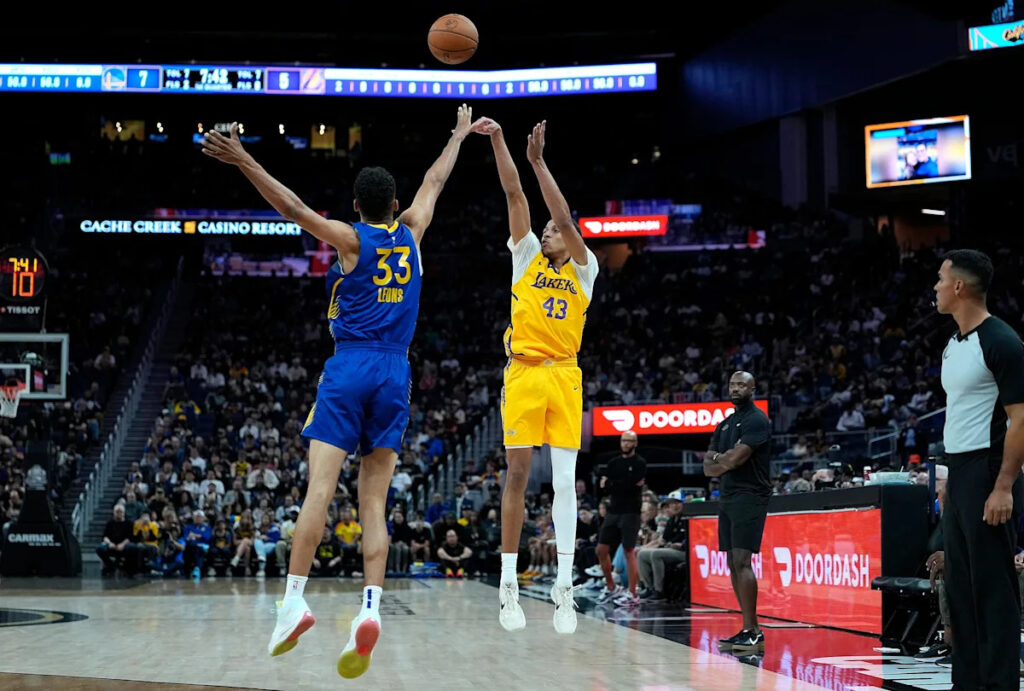 Lakers blown out by Warriors in California Classic Lakers blown out by Warriors in California Classic