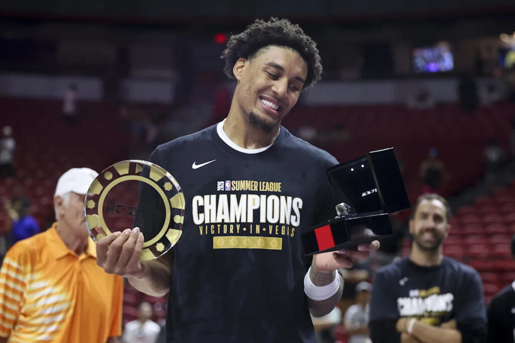 Warriors win Summer League behind Yaxel Lendeborg, Deivon Smith Warriors win Summer League behind Yaxel Lendeborg, Deivon Smith