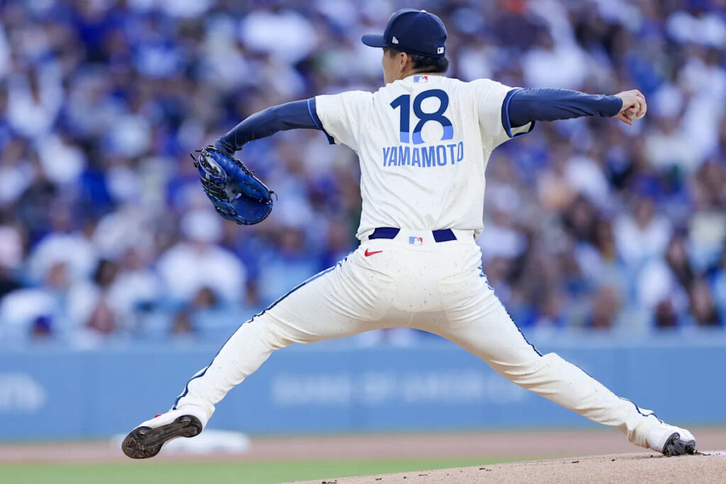 Dodgers keep growing the biggest division lead in baseball