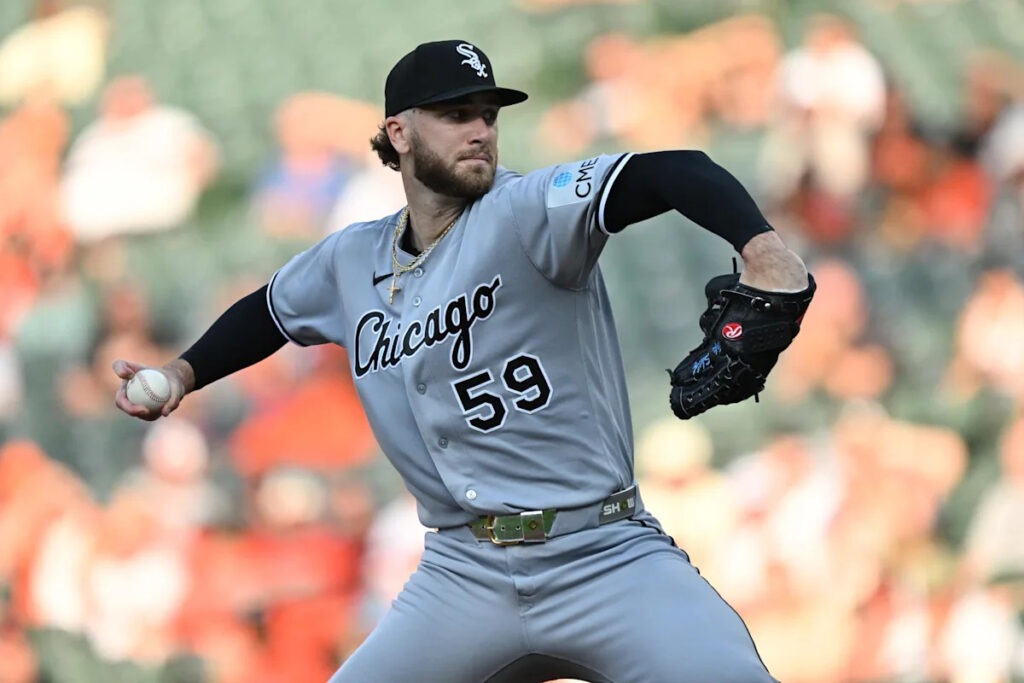 White Sox pick up a big win in Cleveland to get back to a tie for first White Sox pick up a big win in Cleveland to get back to a tie for first